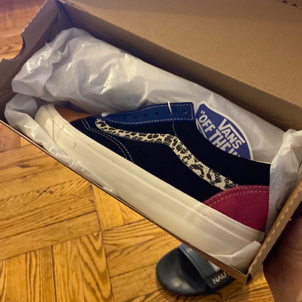 New in box Old Skool Vans. Mens 8/Womens 9.5
